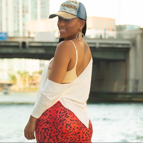 Miz: I Really Like Your Hat Custom Cut Tee - Picture 2 of 4